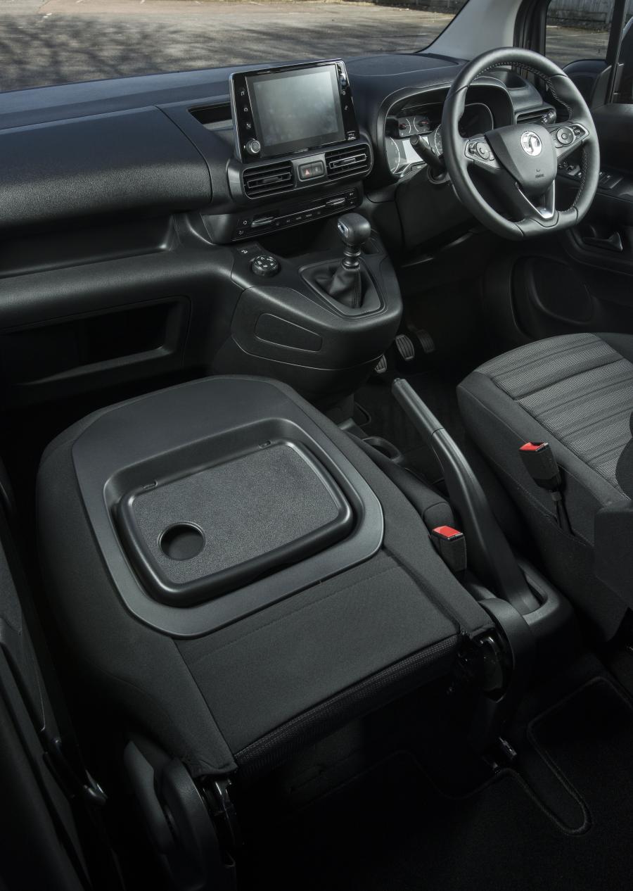 Интерьер Vauxhall Combo Life XL 2018 года  (фото 21 из 27)